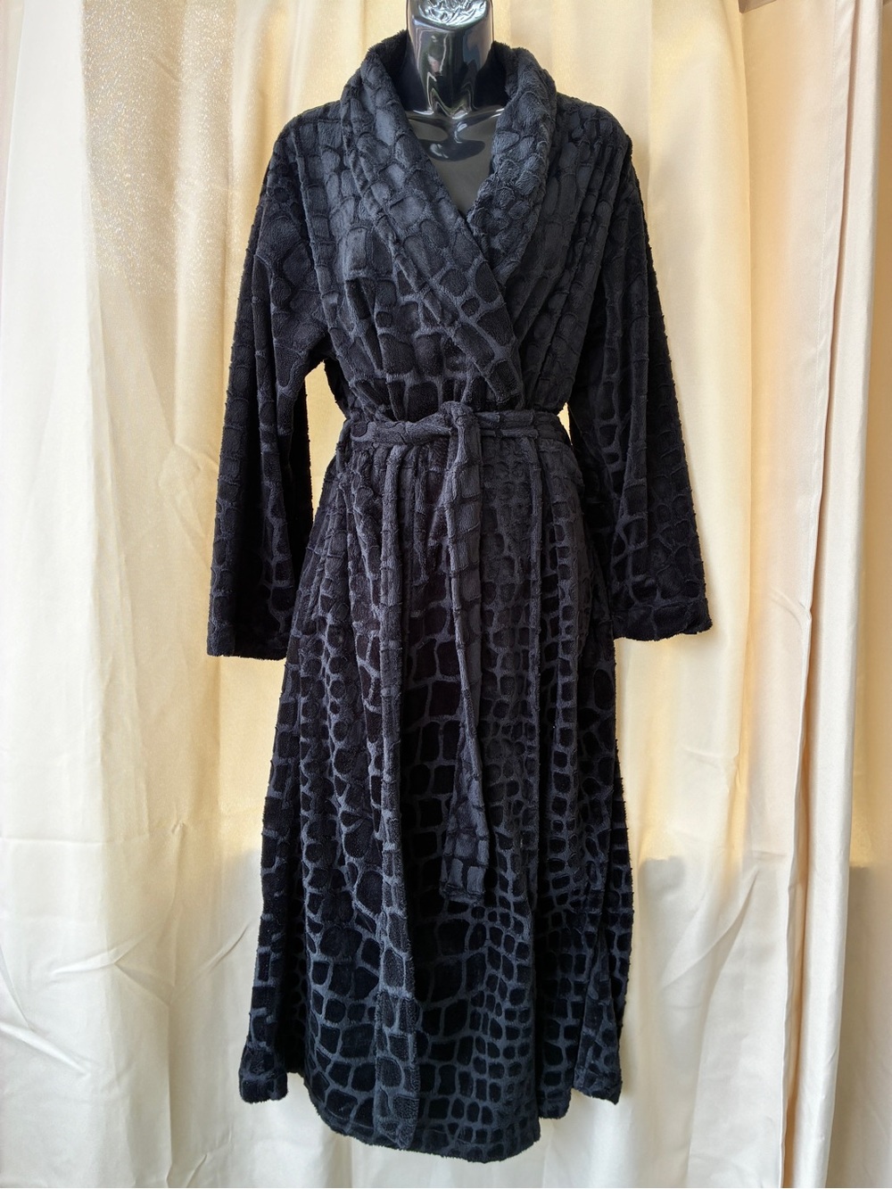 Soma Robe L/XL  Plush Black Crocodile Fleece Belted Lounge Bath Robe